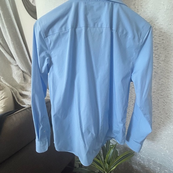 Lauren Ralph Lauren petite blue button-down no iron blouse. - Picture 3 of 5